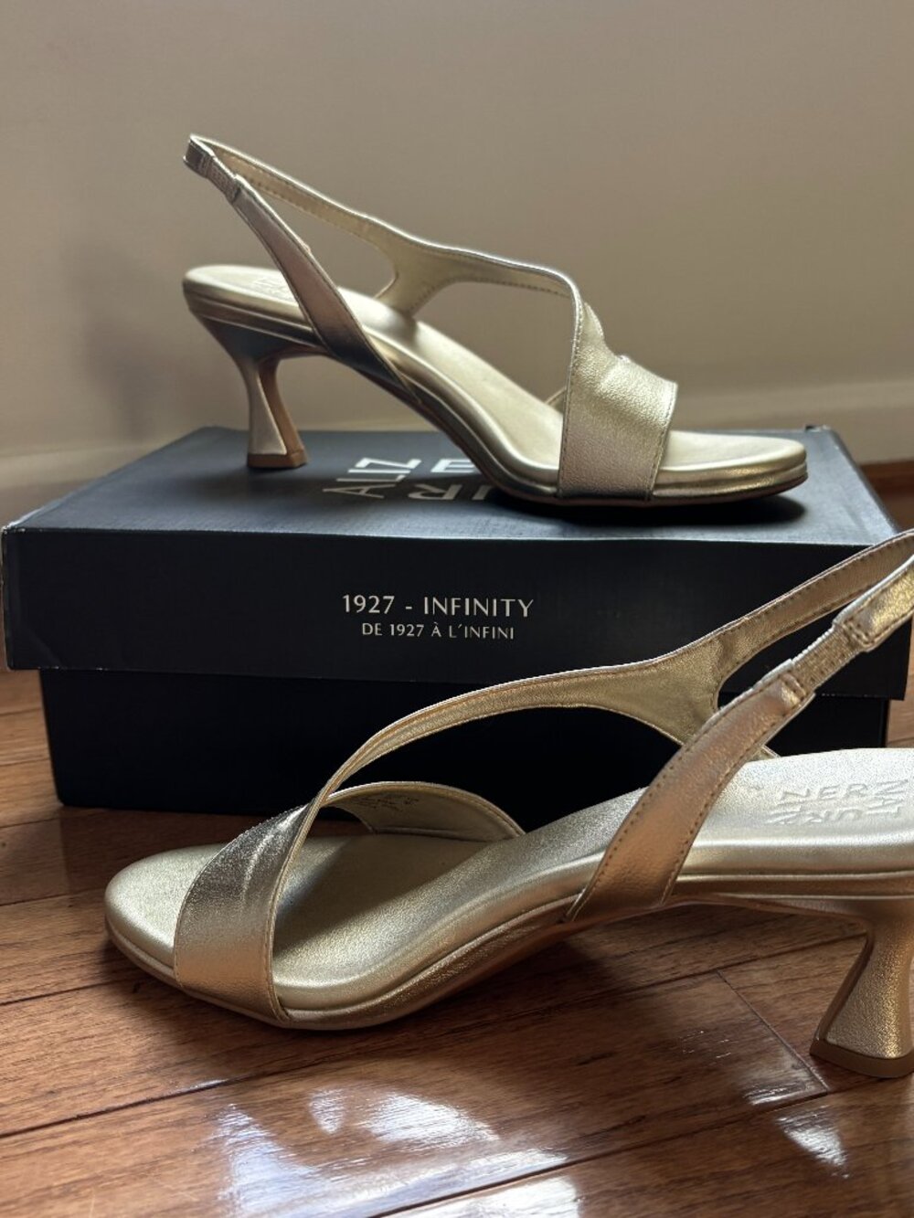 Naturalizer Slingback Champagne Kitten Heels - Size 10